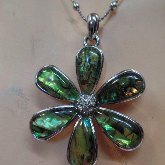 Lia Sophia Pendant & 18" Beaded Necklace Silvertone & Abalone Type Flower - Picture 2 of 12